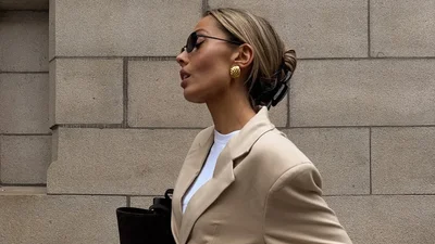 Як приховати жирне коріння: прості зачіски, які тебе врятують