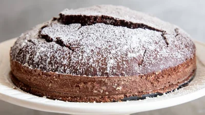 Пісний шоколадний пиріг на воді – ідеальна випічка без молока та яєць
