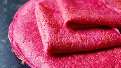 Яркий завтрак на 8 марта - удиви родных розовыми блинами из 3-х ингредиентов