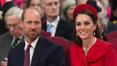 Неймовірно ефектна: Кейт Міддлтон вийшла в світ в яскраво-червоному образі