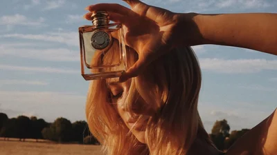 Весняні парфуми без квіткових нот: 8 ароматів для тих, хто шукає щось небанальне