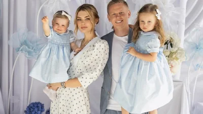 Татусь у грі: ось як Олександр Зінченко проводить час зі своїми донечками – ніжний момент потрапив на фото