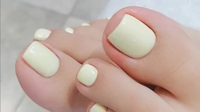 Педикюр на весну 2025: трендовые цвета, которые ты захочешь увидеть на своих ножках