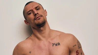 "Мамин мальчик": удивительно скромный Тарас Цимбалюк обнял стильную мамочку