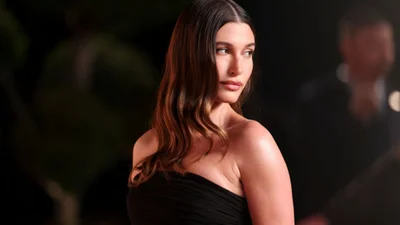 Красавица Хейли Бибер заставила всех говорить о себе на Неделе моды в Париже - что на этот раз надела знаменитость