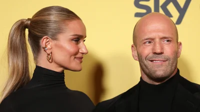 Джейсон Стейтем впервые снялся со своей молодой женой в рекламе, и это поджог