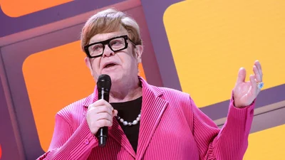 Состояние здоровья Элтона Джона ухудшается: фанаты сильно испугались