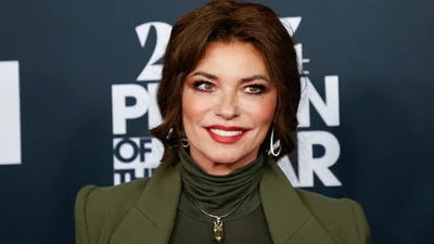 Шаная Твейн показала, как носить хаки: непревзойденный элегантный лук