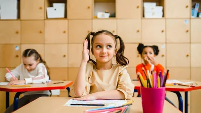 У 6, 7 чи 8 років: невролог розказав, коли віддавати дитину до школи