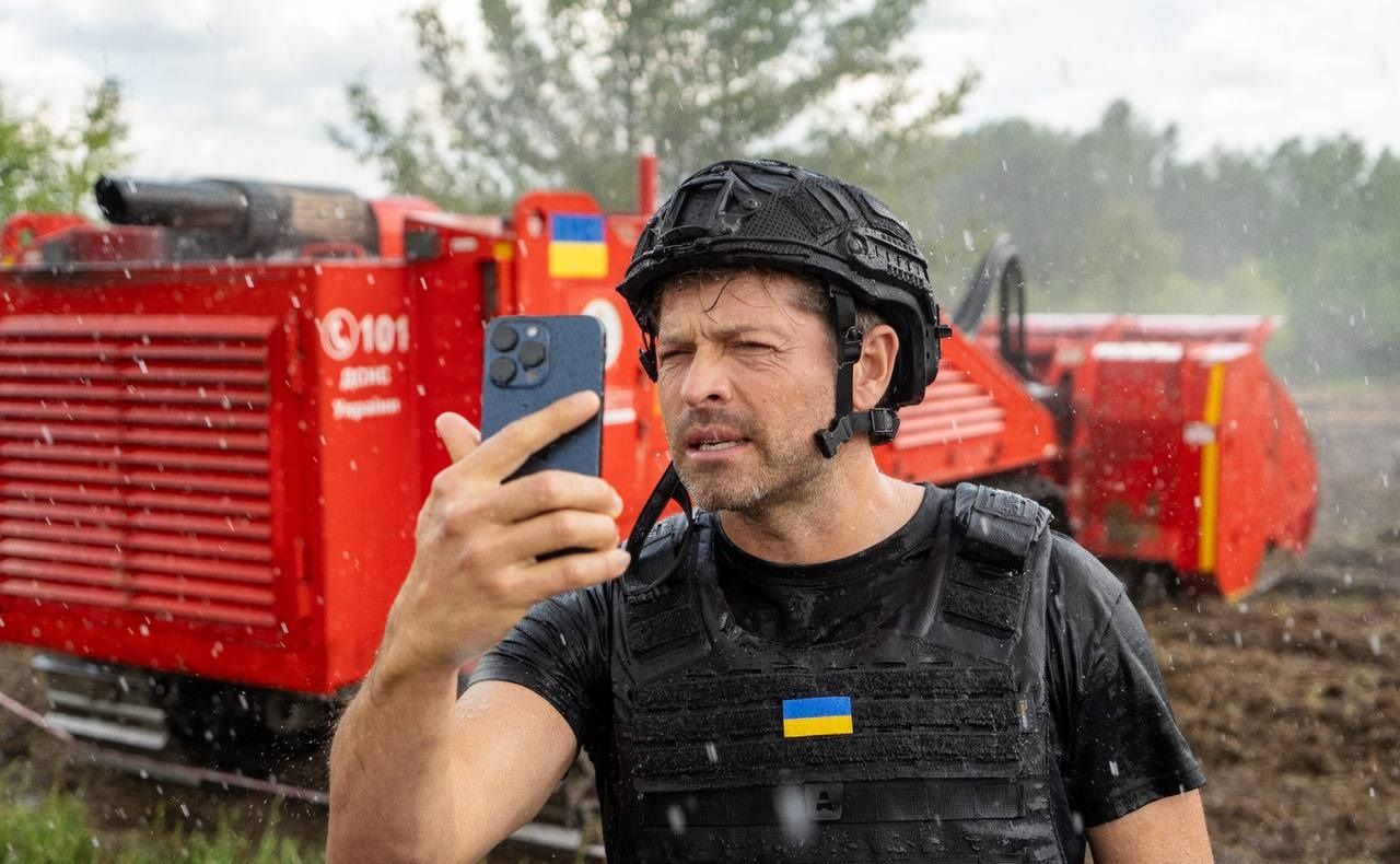 'Swasticar': звезда 'Сверхъестественного' и друг Украины оригинально потроллил Илона Маска - 699076 'Swasticar': звезда 'Сверхъестественного' и друг Украины оригинально потроллил Илона Маска - фото 699076