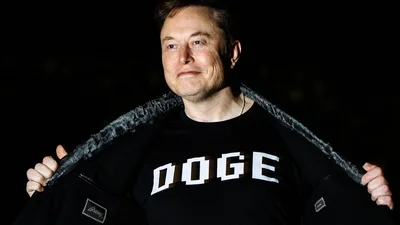 Ілон Маск знову став зіркою мемів, балансуючи столовими приладами під час вечері в Білому домі