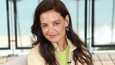 Зручний весняний стиль: Кеті Голмс показала, як поєднати комфорт і стиль