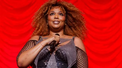 Певица Лиззо поразила нереальным похудением: теперь звезду не узнать