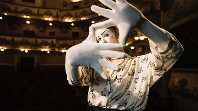 Прикольные поздравления с Днем театра 2025 - открытки, короткая проза, которая вдохновляет