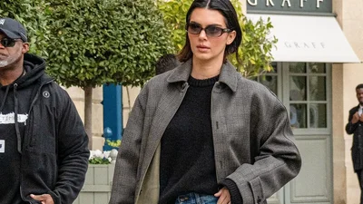 Кендалл Дженнер продемонстрировала самое модное пальто этой весны и как его носить с шиком