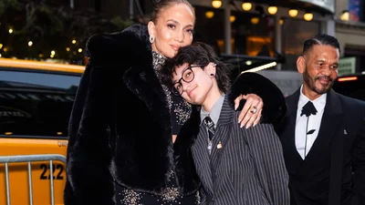 Включила режим мамы-медведицы: Дженнифер Лопес потеряла терпение из-за папарацци