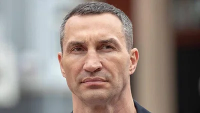 Виталий Кличко показал фото младшего брата Владимира в его день рождения