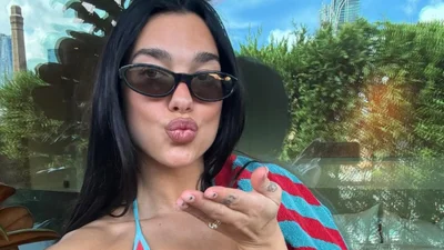 Гаряча Дуа Ліпа показала фантастичне тіло в купальнику