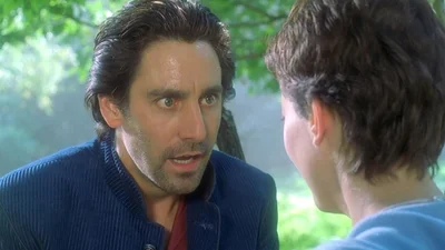 Он был в "Пингвине": узнаешь ли ты сейчас красавчика Волка из сериала "10 королевство"