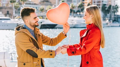 Хлопець впав у воду під час пропозиції, і це потрапило на відео