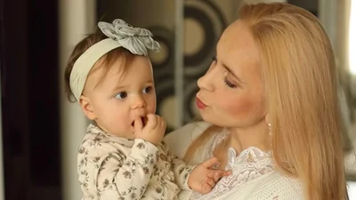 "Мое солнце в облачную погоду": Лилия Ребрик показала нежное видео с 1-летней дочерью Аделиной