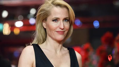 Бьюті-трюк від Джилліан Андерсон: ніколи не здогадаєшся, чим зірка фарбує очі