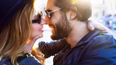 Чоловіки божеволіють від цього: 7 дрібниць, які варто робити у стосунках