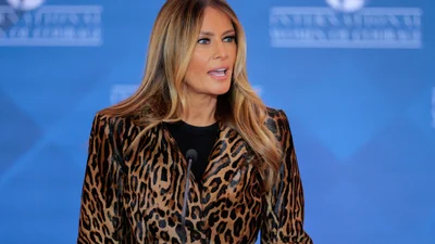 Мелания Трамп в хищном наряде за 11 тысяч долларов выступила на церемонии