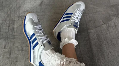 Металеві кросівки — яскрава заміна базовим моделям цієї весни