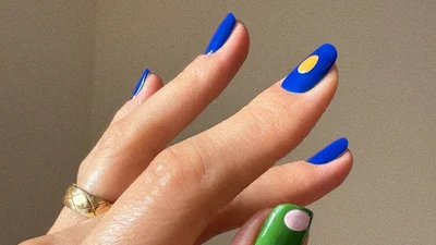 Идеально ярко и стильно: маникюр от топового мастера Голливуда тебя покорит