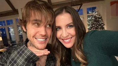 Джастин Бибер показал фото мамы в детстве, и теперь мы знаем, в кого он такой красавчик