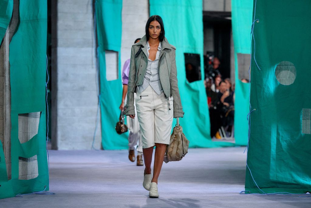 Burberry spring-summer 2025 - 704390 Burberry spring-summer 2025 - фото 704390