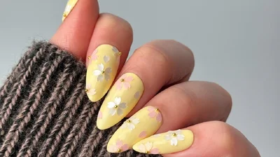 Грошовий манікюр на квітень 2025: єдиний колір, що приверне фінансову удачу