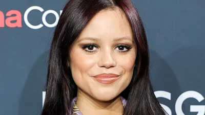 Дженна Ортега из "Венздей" удивила новыми бровями - главный бьюти-тренд весны 2025 уже здесь