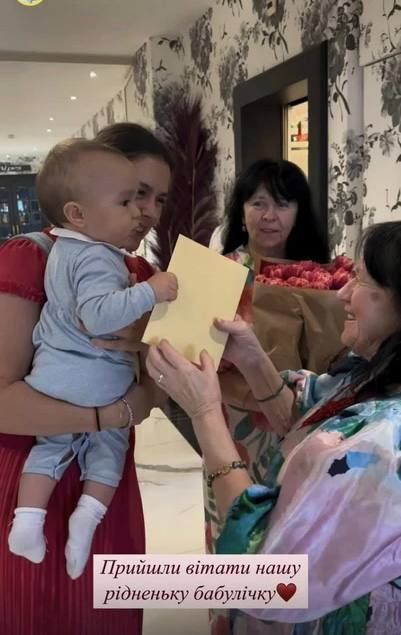 Онуфрійчук з 11-місячним сином зробила його першу листівку на день народження прабабусі - 704702 Онуфрийчук с 11-месячным сыном сделала его первую открытку на день рождения прабабушки - фото 704702