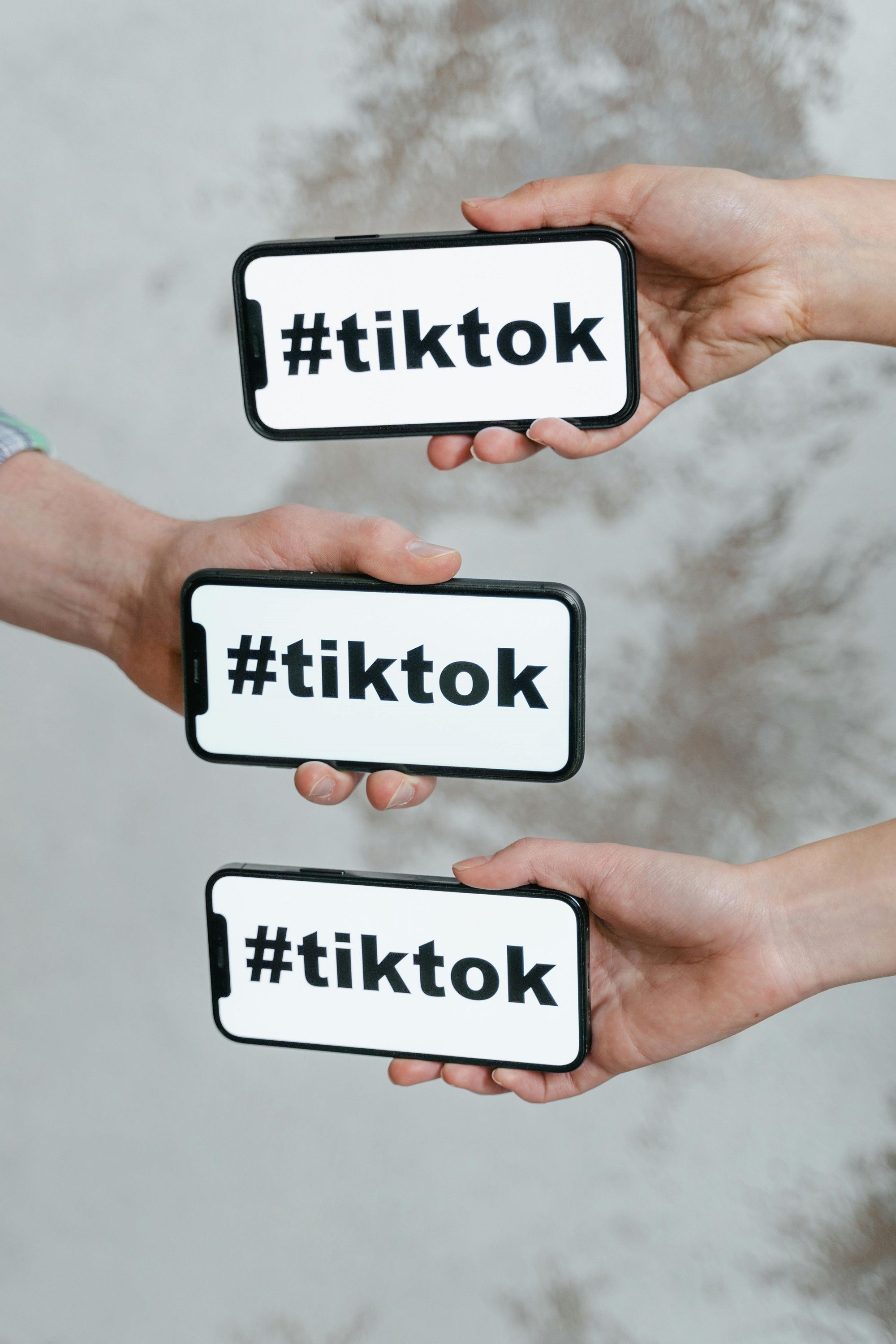 Гипноз, галлюцинации: психолог рассказала о новой опасной игре в TikTok - фото 704744