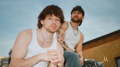 MOLODI випустили перший повноформатний альбом "душею та тілом" про силу любові