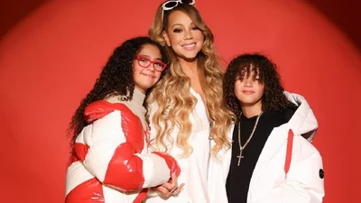 "Мама, пожалуйста, уходи": Мэрайя Кэри опозорила сына на его прямом эфире