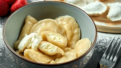 Пышные и чрезвычайно мягкие: рецепт вареников на пару