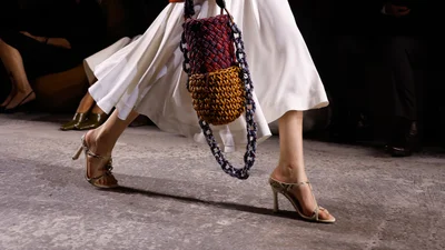 Вся обувь будет дополнена этим принтом в 2025 году - последние тенденции с мировых подиумов