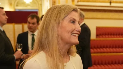 Сукня з оборками герцогині Софі надихає придивитися до кремових відтінків