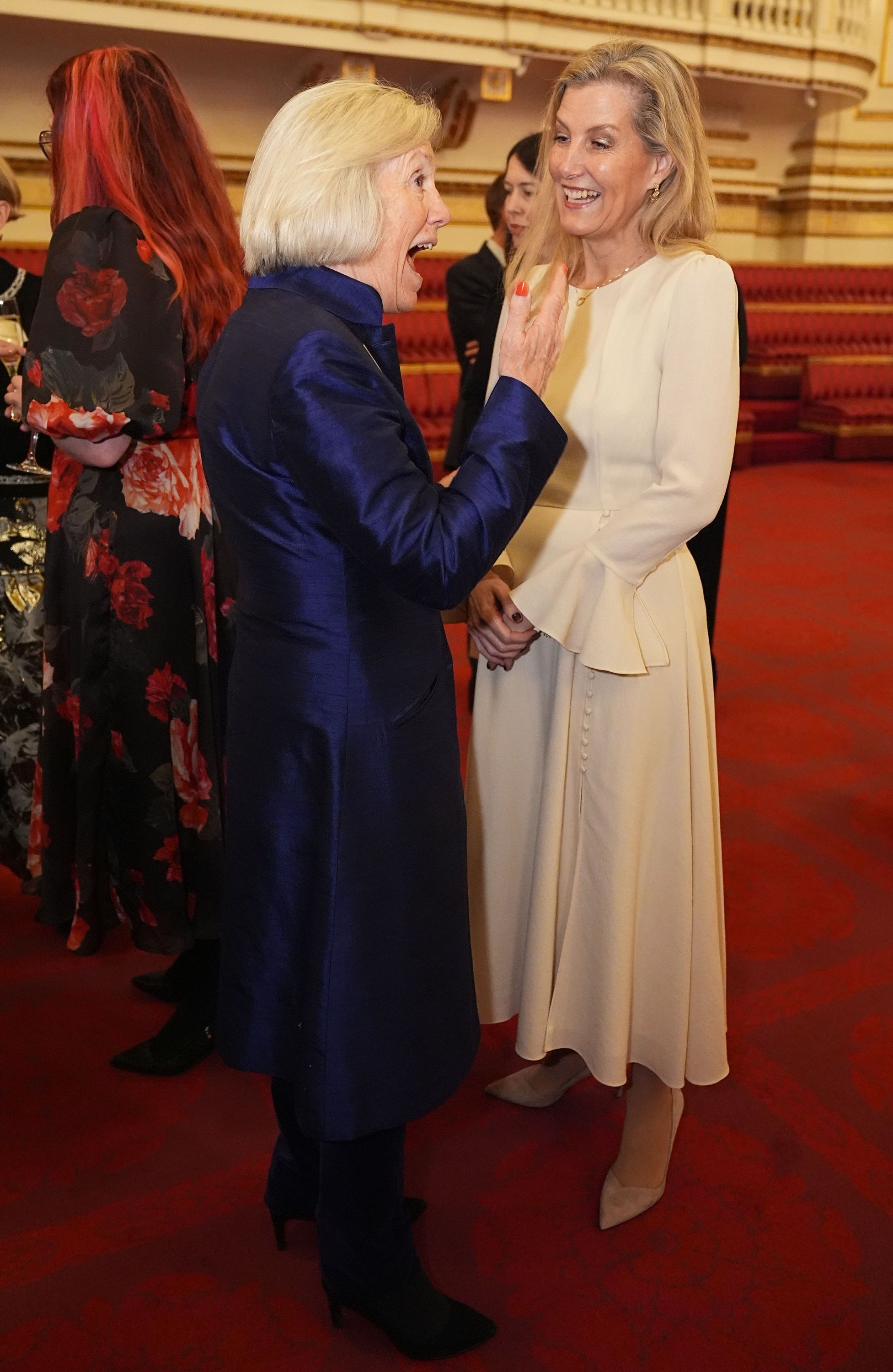Платье с оборками герцогини Софи вдохновляет присмотреться к кремовым оттенкам - 705859 Платье с оборками герцогини Софи вдохновляет присмотреться к кремовым оттенкам - фото 705859