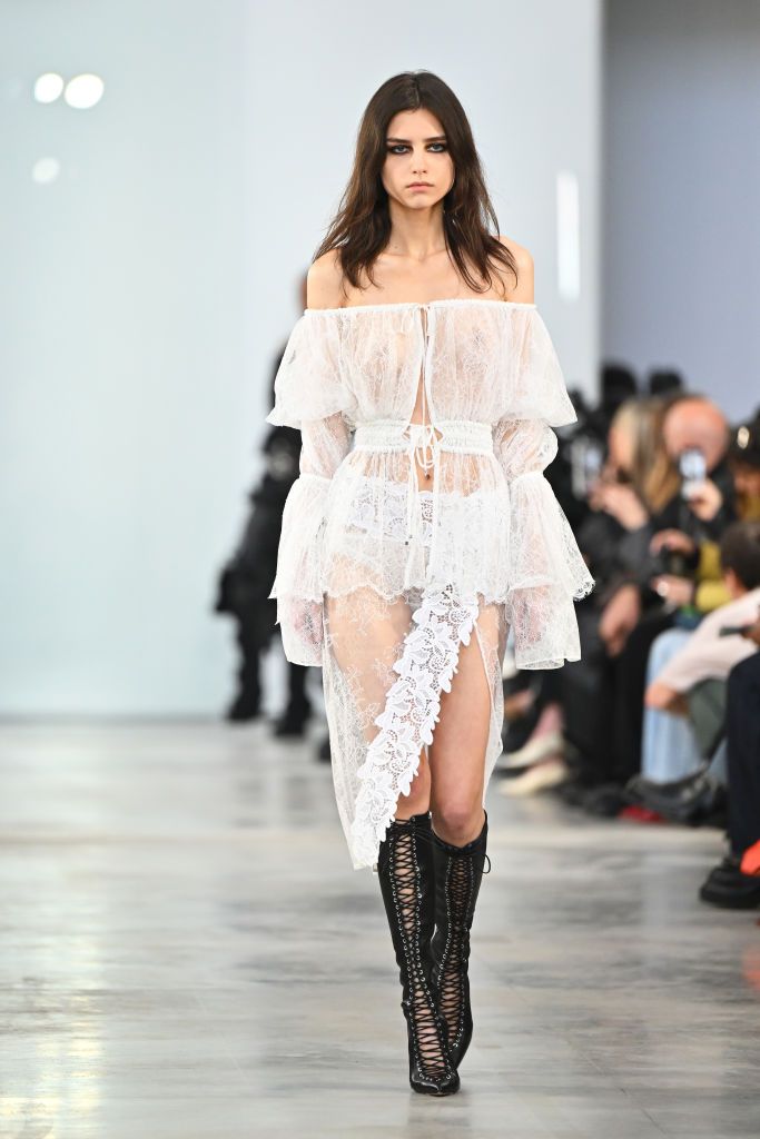 Blumarine осінь-зима 2025-2026 - 705923 Blumarine осінь-зима 2025-2026 - фото 705923