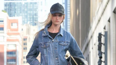 Які джинси в моді весною 2025 і що терміново треба мати у своєму гардеробі