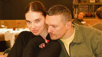 Как выглядит младшая дочь Усика - смотри фото, как малышка в 1 год уже самостоятельно ходит