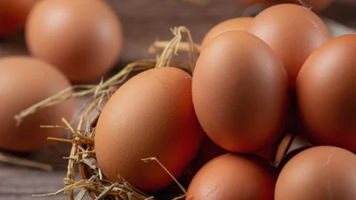 Оригінальний спосіб, як небанально пофарбувати яйця на Великдень