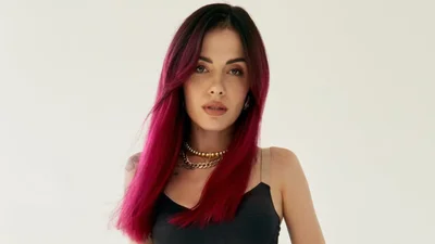 MamaRika пыталась быть красивой в бикини, но не сдержалась - смотри забавные фото певицы