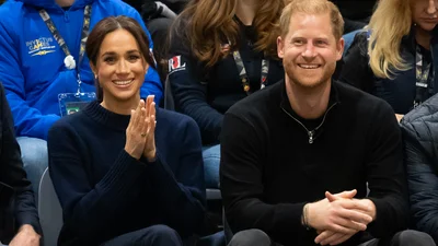 Подарок из Украины: Меган Маркл показала, как они с принцем Гарри и детьми лакомятся паской