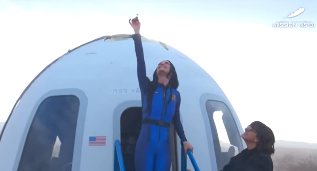 Кеті Перрі після польоту у космос - 708218 Кеті Перрі після польоту у космос - фото 708218