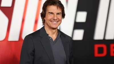 Том Круз покатал модель, младшую на 26 лет, на собственном вертолете